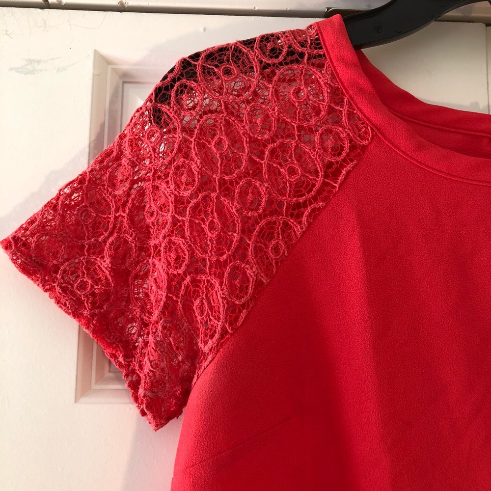 ⭐️ Elodie Lace Sleeve Top - Picture 3 of 3